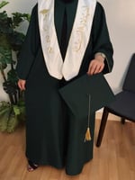 طقم تخرج وشاح تطريز الاسم حسب الطلب قبعه ساده .