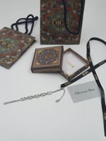 أساور نسائية ... منوعه مع ملحقات الماركه..