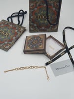 أساور نسائية ... منوعه مع ملحقات الماركه..