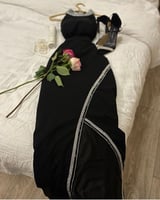 فستان اسود خامه كريب واكسسوار اصلي