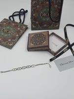 أساور نسائية ... منوعه مع ملحقات الماركه..