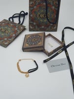 أساور نسائية ... منوعه مع ملحقات الماركه..