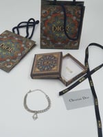 أساور نسائية ... منوعه مع ملحقات الماركه..