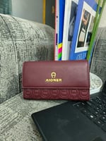 عنابي مطفي