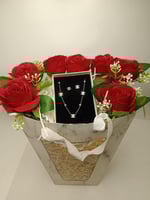 بكس اكسسوار هديه مزين بالورد