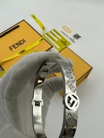 اساور فندي نسائي مع جميع ملحقات الماركة الاصلي