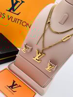 ثلاثه اطقم اكسسورات فقط ب 220 ريال