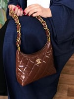 توفرت شنطة ماركة إCHANEL