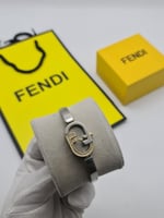 ساعه فندي نسائي