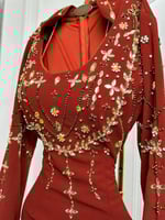 فستان كريب استرتش + تطريز يدوي علا نفس القماش