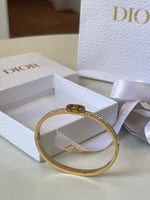 سواره يد نسائي ديور واقف