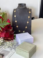 سلسال عنق نسائي فإن كليف