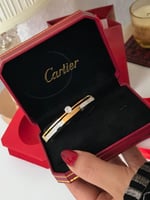 اساور انيقه سواره يد ماركه كارتير