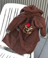 فروه شتوي مزينه بالكاروهات. ▪️تطريز الاسم حسب الطل...