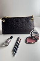 شنط لويس هاكوالتي بعلبة الماركه