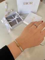 سواره يد نسائي ديور واقف