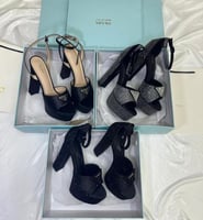 شوزات برادا مع جميع الملحقات