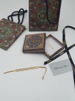 أساور نسائية ... منوعه مع ملحقات الماركه..