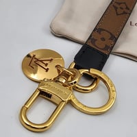 ميدالية لويس فيتون مع جميع الملحقات