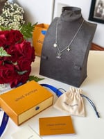 سلسال عنق نسائي لويس فيتون