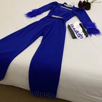 الخامة: كريب استرتيش+ريش+تطريز +فصوص