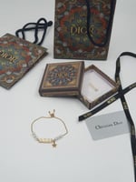 أساور نسائية ... منوعه مع ملحقات الماركه..