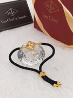 اساور.. خيط.. سحاب من ماركه ..فان كليف