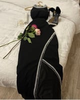 فستان اسود خامه كريب واكسسوار اصلي