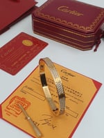 سوار كارتير من مجموعة لوف مع جميع الملحقات