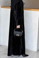 القماش كريب ملكي + مخمل مكسر +طرحة