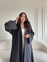 عباية لمعة – كريب فاخر بتصميم أنيق