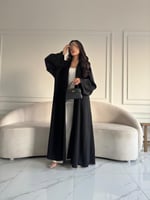 عباية غنج – تطريز أسود أنيق على الأكمام