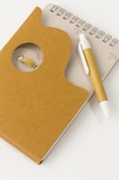 دفتر ملاحظات حلزوني صغير مع قلم