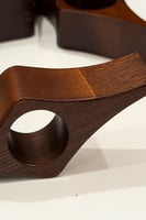 مثبت الصفحات الخشبي