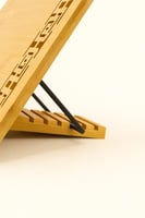 حامل كتب خشبي مزخرف