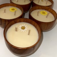 شمعة خشبيه برائحة كوكو شانيل