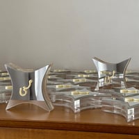 علب نجوم بغطاء مرايا فارغة