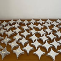 علب نجوم بغطاء مرايا فارغة