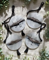 تعليقة سيارة رماديات واسود وحبل اسود