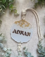 تعليقة سيارة شكل متعرج سماوي وذهبي