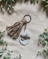 ميدالية مفاتيح ومكرمية تدرجات السماوي