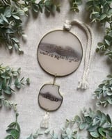 تعليقة سيارة بيجيات وحواف ذهبي