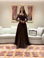 فستان بني دانتيل اكمام