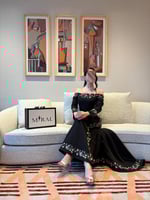 فستان اسود مطرز باكمام