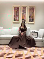 فستان بني دانتيل اكمام