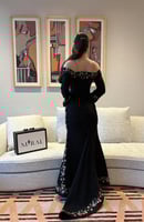 فستان اسود مطرز باكمام