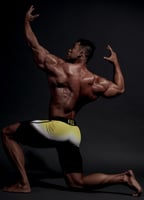 شورت فيزيك اسود مموج بالاصفر والابيض