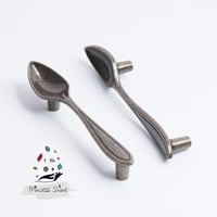 476 - مقبض بشكل ملعقة لون ( برونز ) - قطعتين