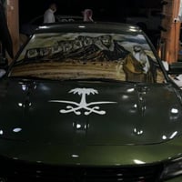 استيكر شعار سيفين ونخلة على الكبوت او عل القزاز ال...