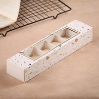 علب ورقية مستطيلة بنافذة للمعمول والشكولاتة مع تقس...